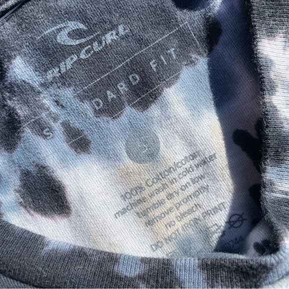 Rip Curl Wet Suits Accordion style tie dye blue and white t-shirt Size Small - Picture 2 of 6